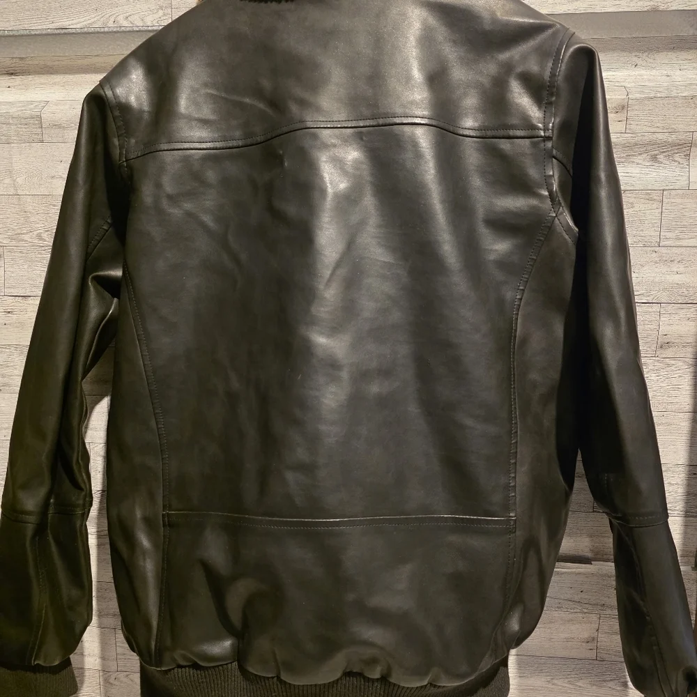Men's Black Bomber Jacket with Tan Sherpa Collar - Classic Aviator